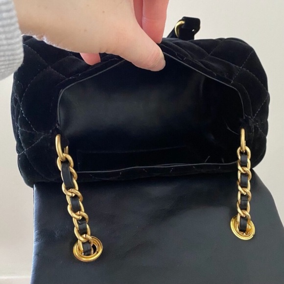 Brand New Chanel Made in Italy GWP Black Quilted Velvet Bowling Crossbody Bag - Picture 14 of 16